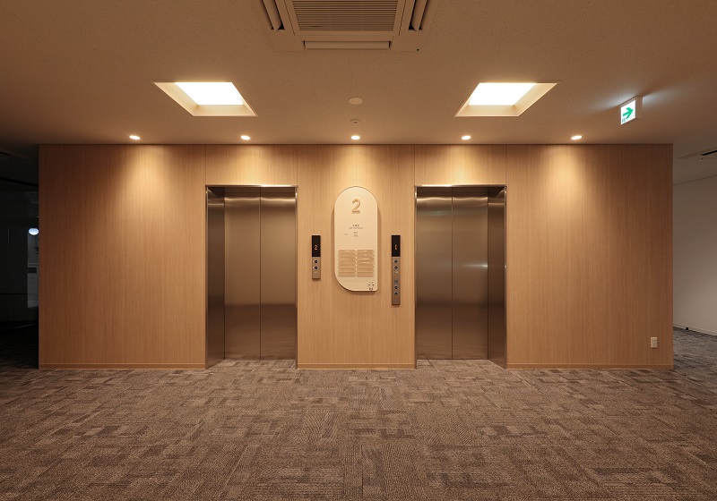 エレベーターホール　色温度3000K/40％点灯終業(18時～22時)